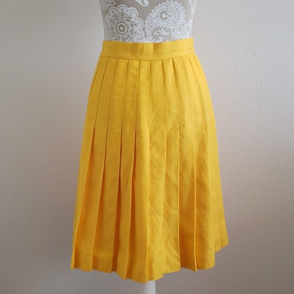 Neiman Marcus Vintage Yellow Pleated Skirt 10 - Picture 4 of 8
